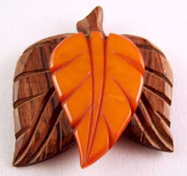 BP34 wood & bakelite leaf pin